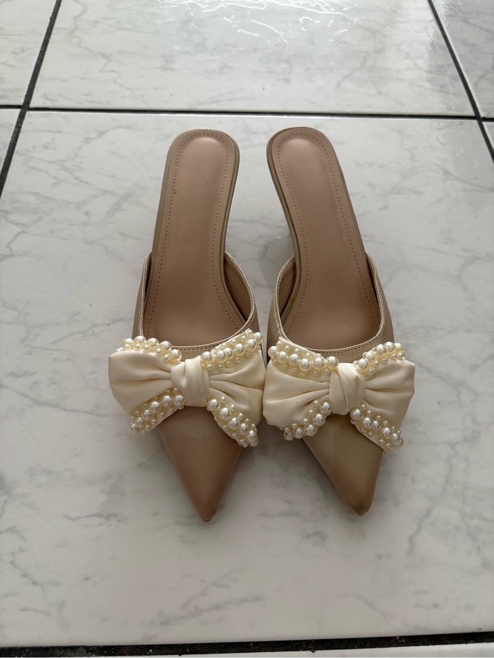 Cream Pearl Bow Pointed Slip-On Mules